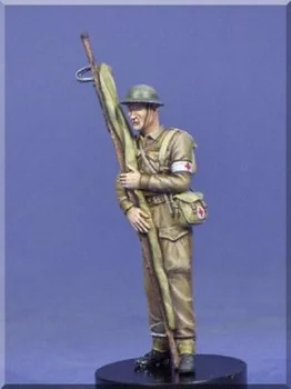 Набор моделей из смолы в масштабе 1/35, моделирующий военного британского медика с носилками в разобранном и неокрашенном виде